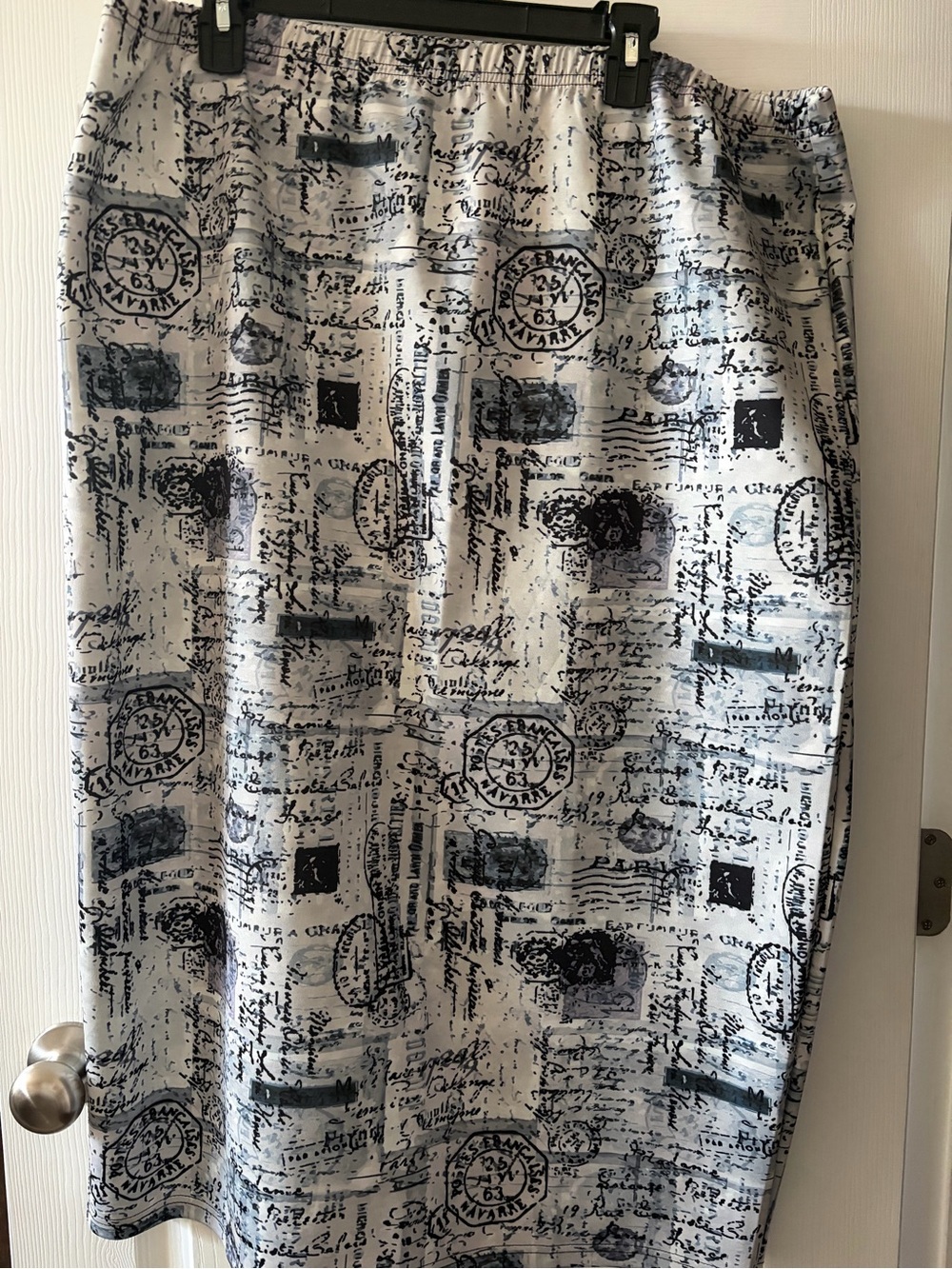 Women's White and Black Script Print Skirt